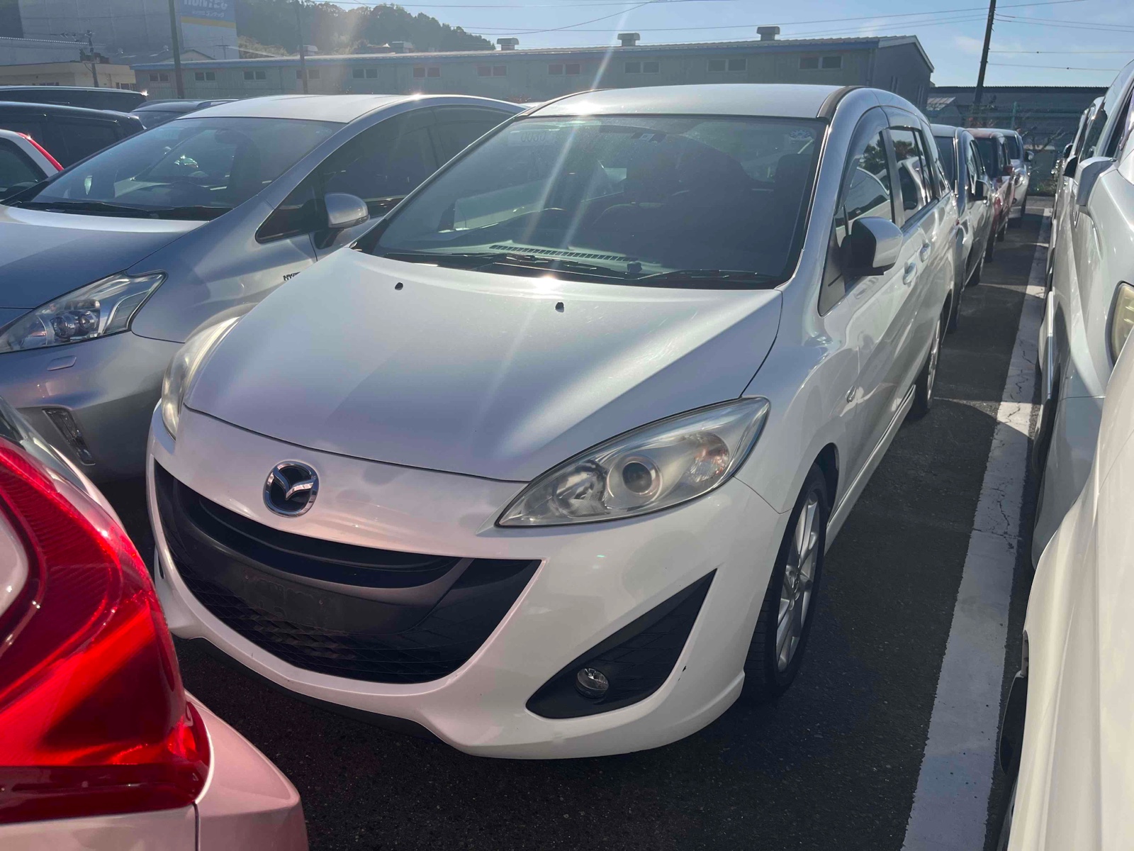 Mazda Premacy, white