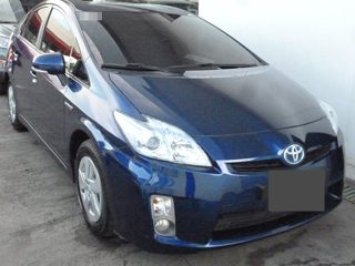 Example photo: blue Toyota Prius