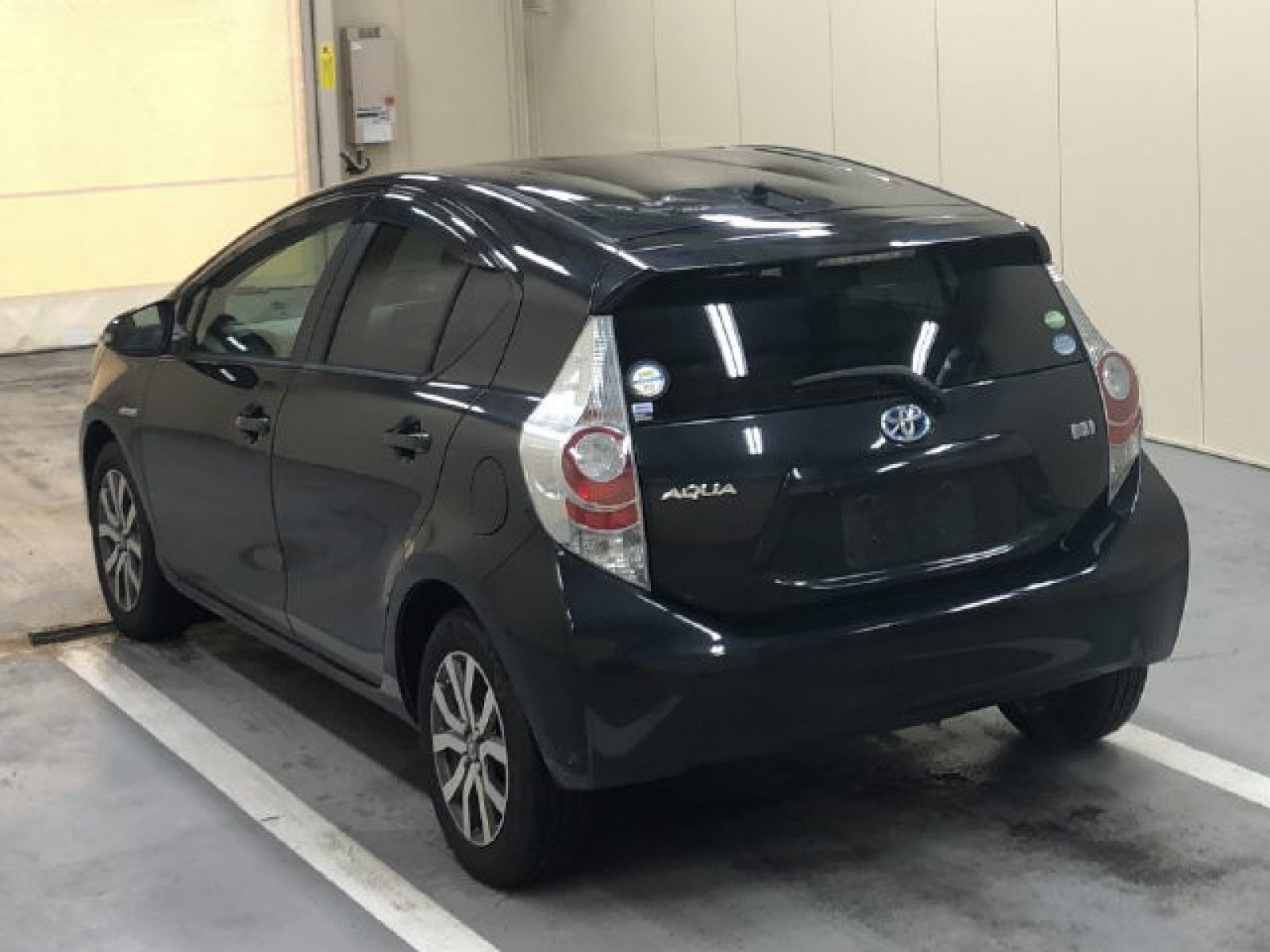 Toyota Aqua, black